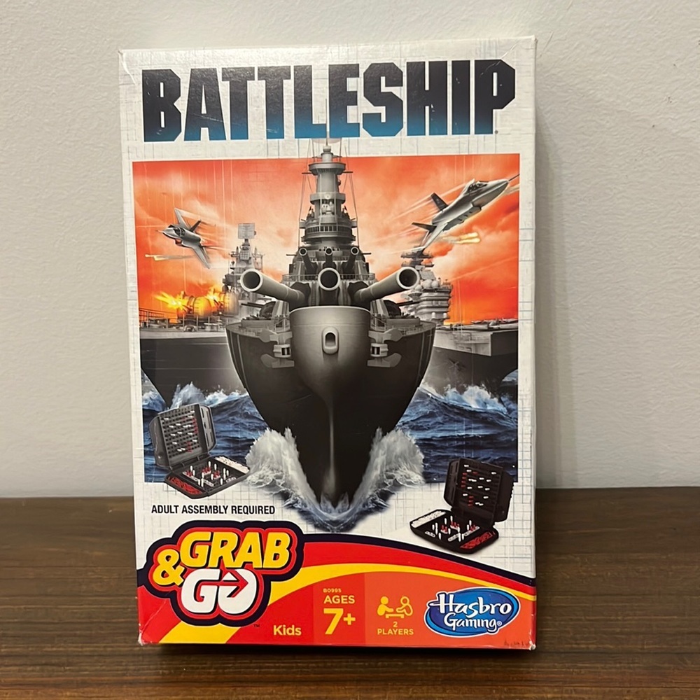 Battleship Grab and Go Game (Travel Size)